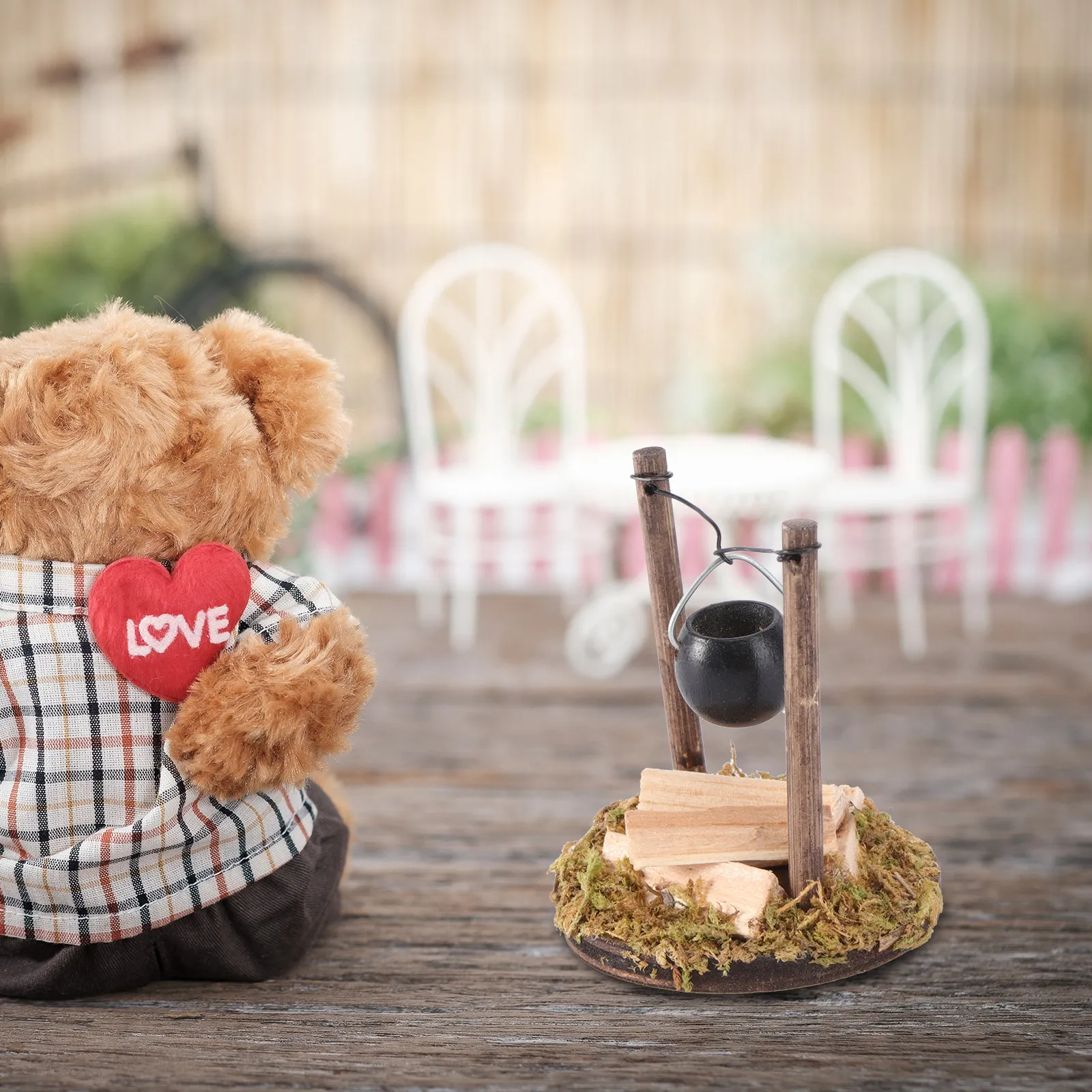 

1Pcs Mini Garden Hanging Stove Adornment Light Brown Fine Craftsmanship Smooth Surface Realistic Miniature Decor for Outdoor DIY