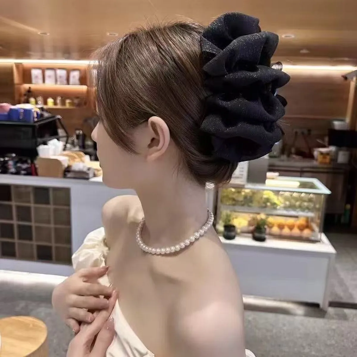 Schwarze Haarklammer mit Federn, Große Haarspange mit Starkem Halt, Elegantes Party-Haaraccessoire für Frauen, Tägliches Styling – Detail 8