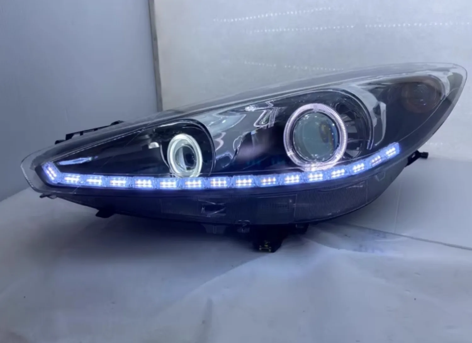 

Car LED Headlight Assembly Angel eye Lens for Peugeot 308 Turn signal