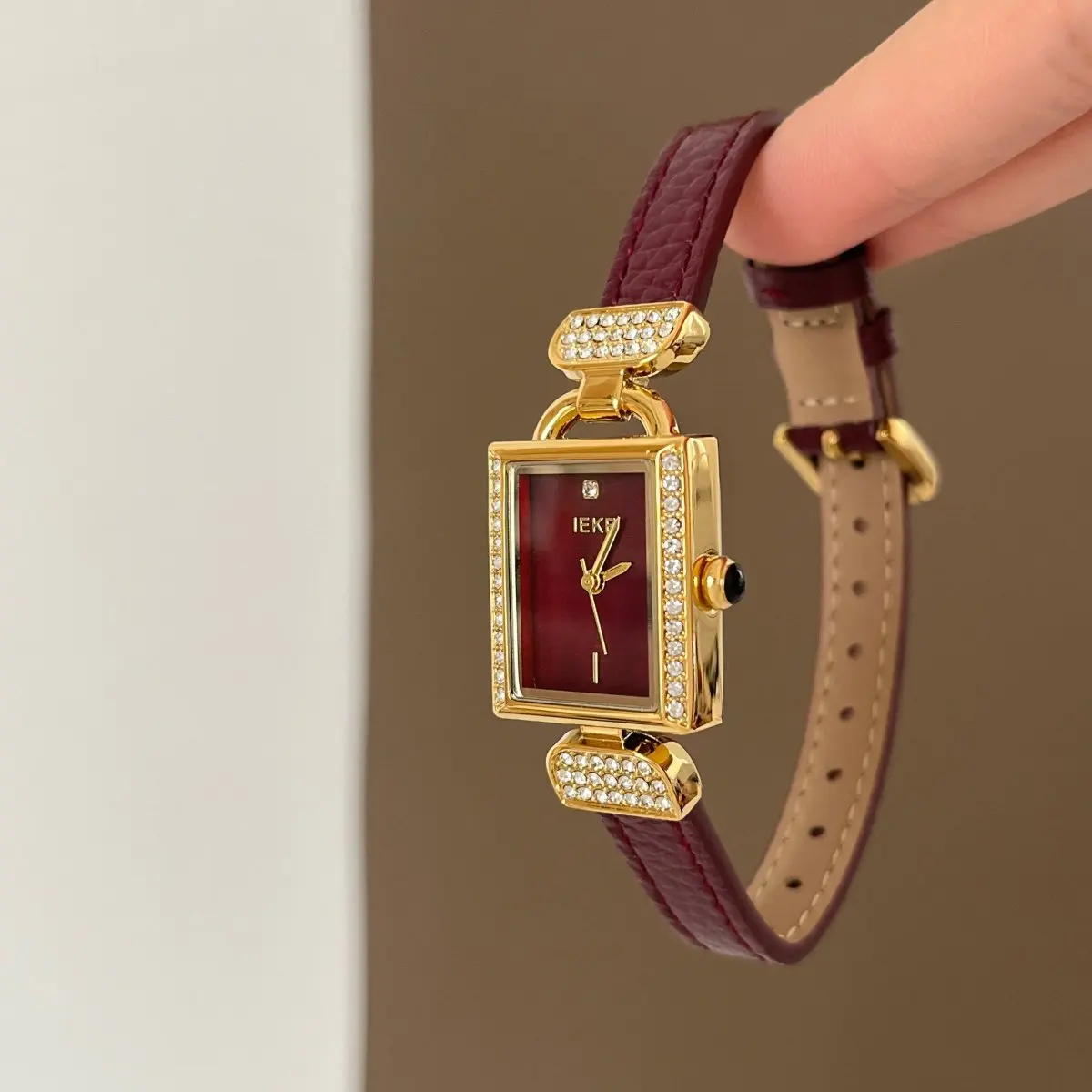 New Women'S Watch, Korean Style, Simple And Preppy, With A Leather Strap, A Versatile And Stylish Quartz Watch For Students.