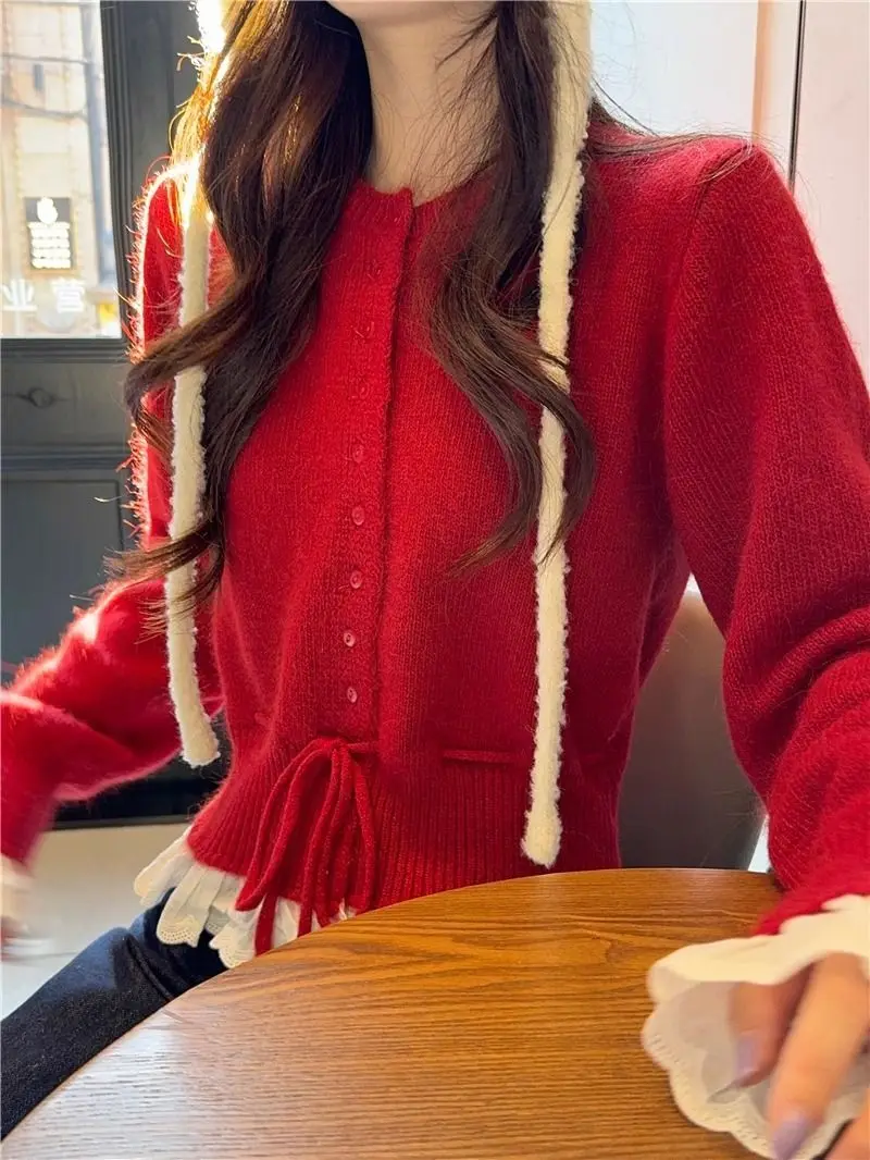 Suéter ajustado de encaje con volantes rojos y cuello redondo para mujer, nuevo suéter de otoño e invierno, cárdigan con temperamento, abrigo, camiseta nueva de punto de alta calidad
