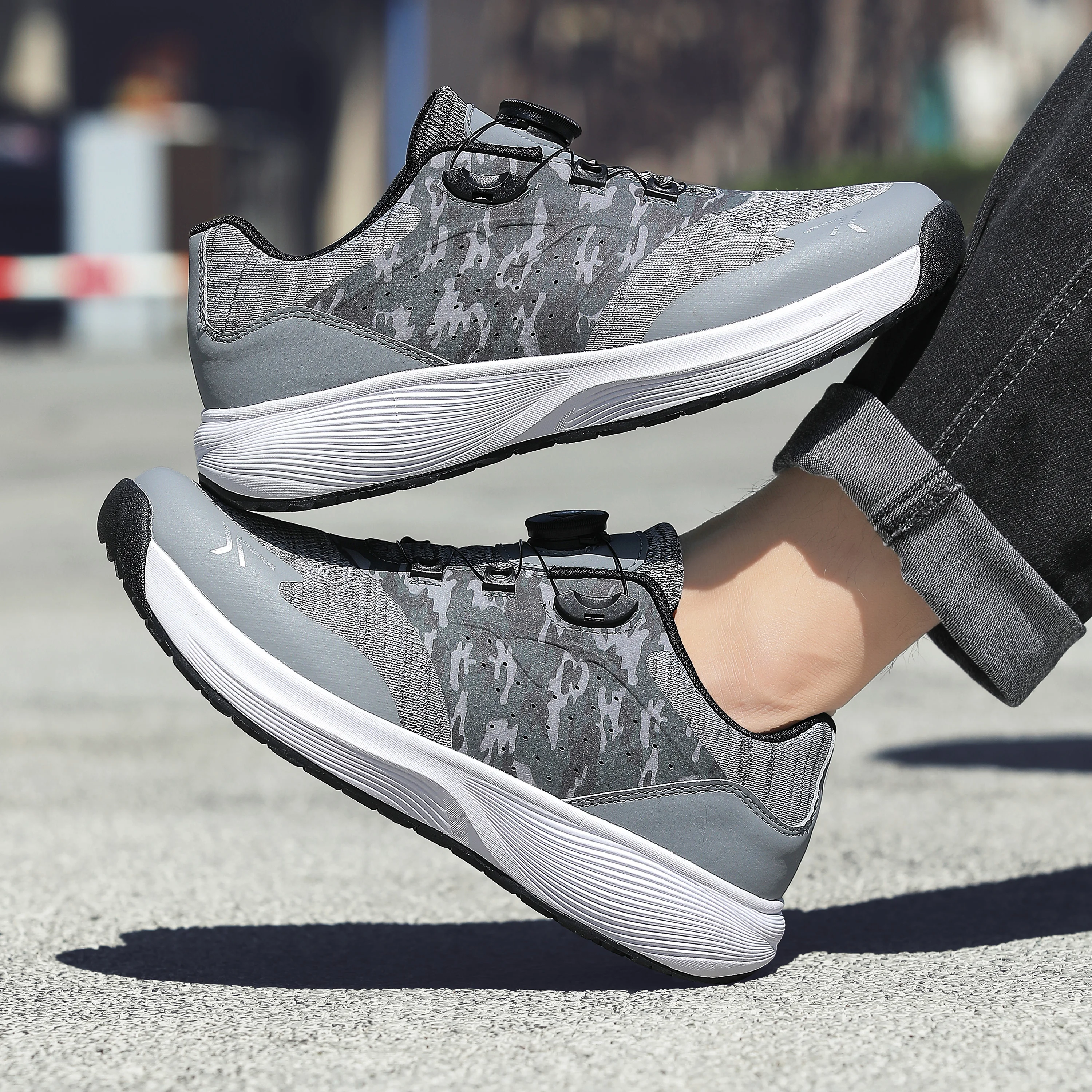 

Summer new professional cycling shoes unisex rotating buttons breathable comfortable anti slip casual assistance riding shoes