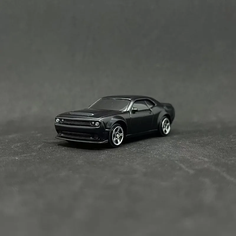 1: 64 Dodge Hellcat Die Casting Alloy Toy Car Model Desktop Decoration Microscopic Model Car Collectibles Holiday Gifts