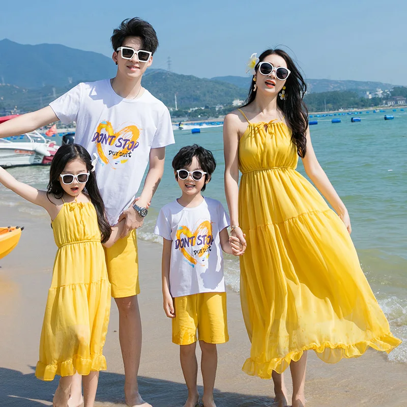 

Summer Beach Family Matching Outfit Mum Daughter Off-shoulder Dresses Dad Son Shirt+Shorts Couple Clothes Seaside Holiday