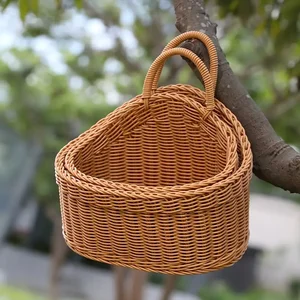 Cesta de verduras y frutas montadas en la pared, cesta de colgantes de ratán simulados, cesta de colgación de plástico montada en la pared, decoración del hogar 8 Mejores almacenamiento de canasta de colgantes de ventas - №4