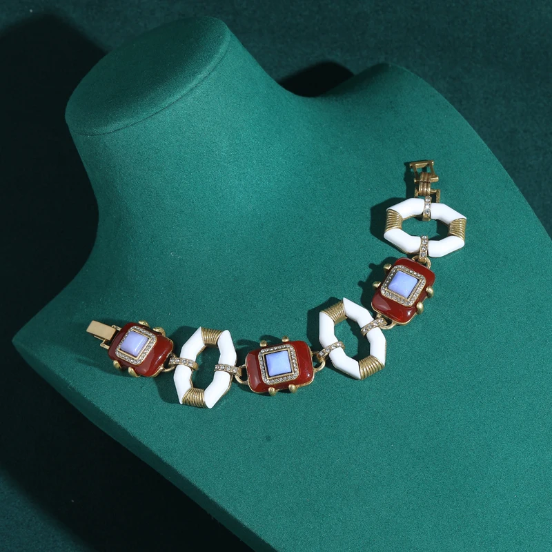 

Vintage Square White Violet Bracelets Red Mouth Lip Funny Natural Stone Designer Accessories Luxury New Trends Party Form Daily