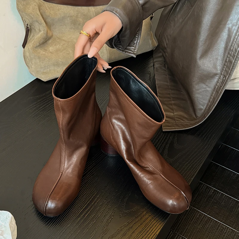 Winter 2027New  Fashion 34-40 Vintage Natural Leather Short Boots Women Round Toe High Heels Concise Retro Booties Office Lady