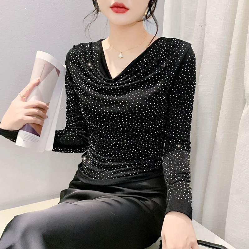 Herfst Nieuwe Vrouwelijke Tops Korte Glanzend T-shirt Vrouwen V-hals Plooien Sexy Skinny Hot Diamonds T-shirt Vrouwelijke Lange Mouwen T-shirt