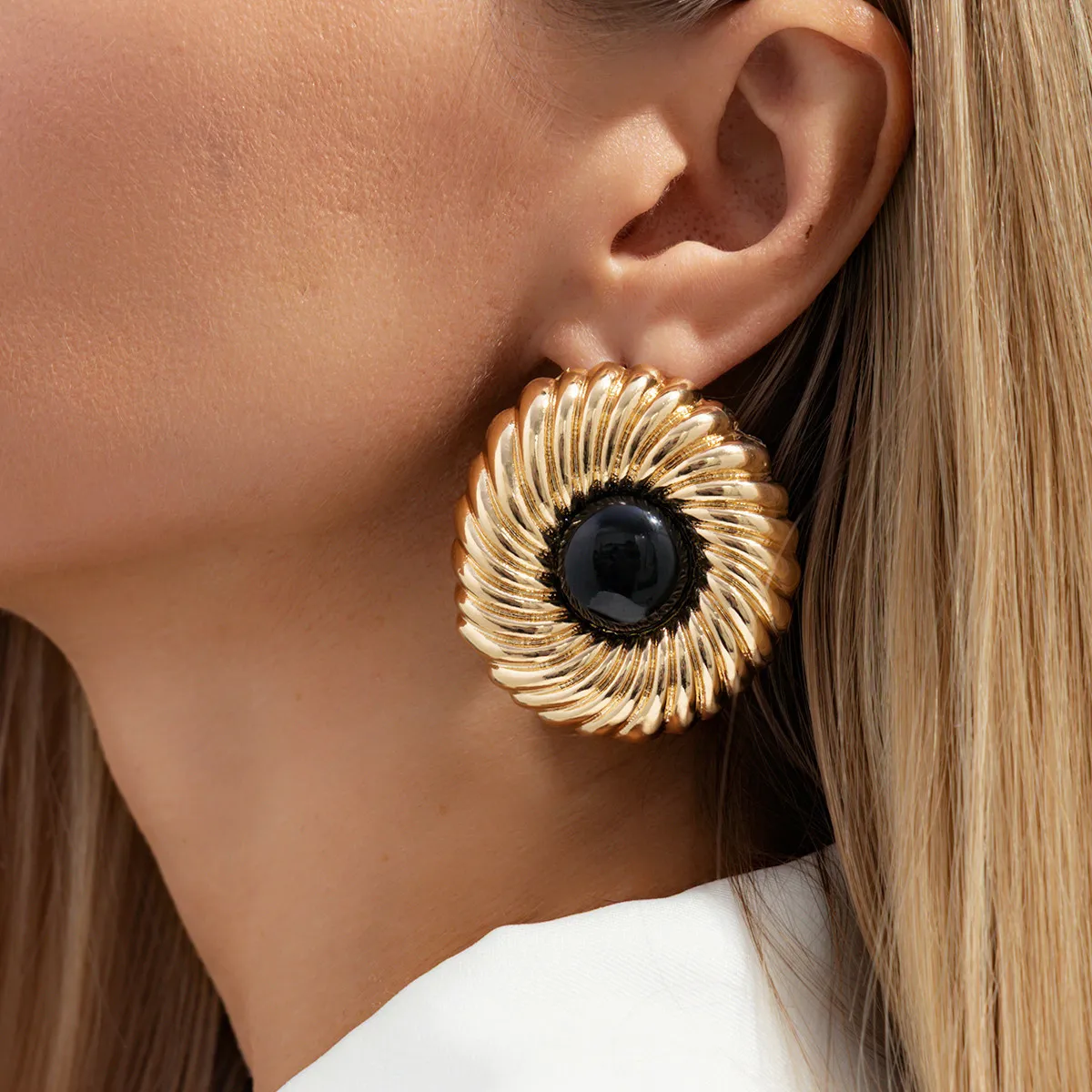 

KunJoe 4 Colors Exaggerated Geometric Round Large Stud Earrings Women Retro Inlaid Resin Acrylic Spiral Earring Party Jewelry