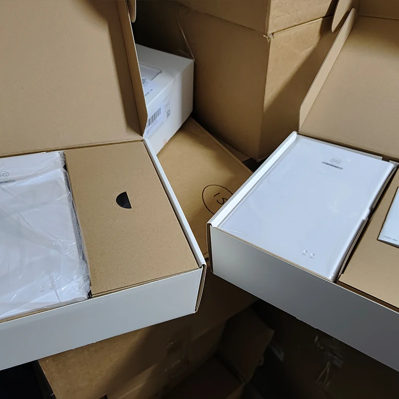 Modem 5G CPE Max 5 H352-381 5G sbloccato Router WiFi 2.4Ghz Antenne interne 4G/5G da 5,4 Gbps