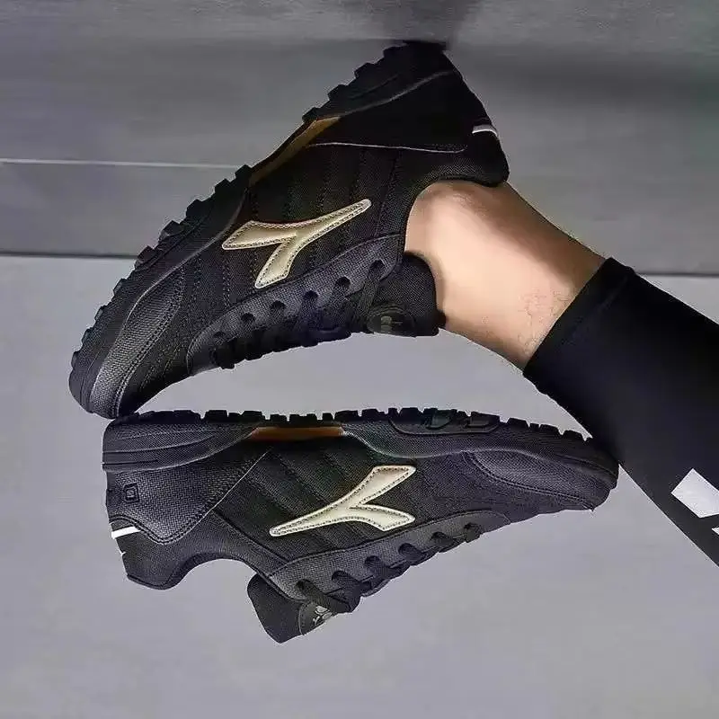 

2025 New Men Women Turf Football Shoes Mesh Breathable Soccer Shoes for Unisex Sport Shoe