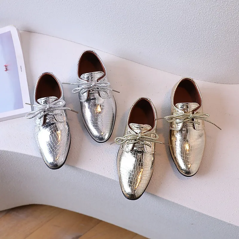 Stile britannico ragazzini moda scarpe in pelle bambini punta a punta vestito partito scarpe da scuola formali oro argento mocassini con tacco basso