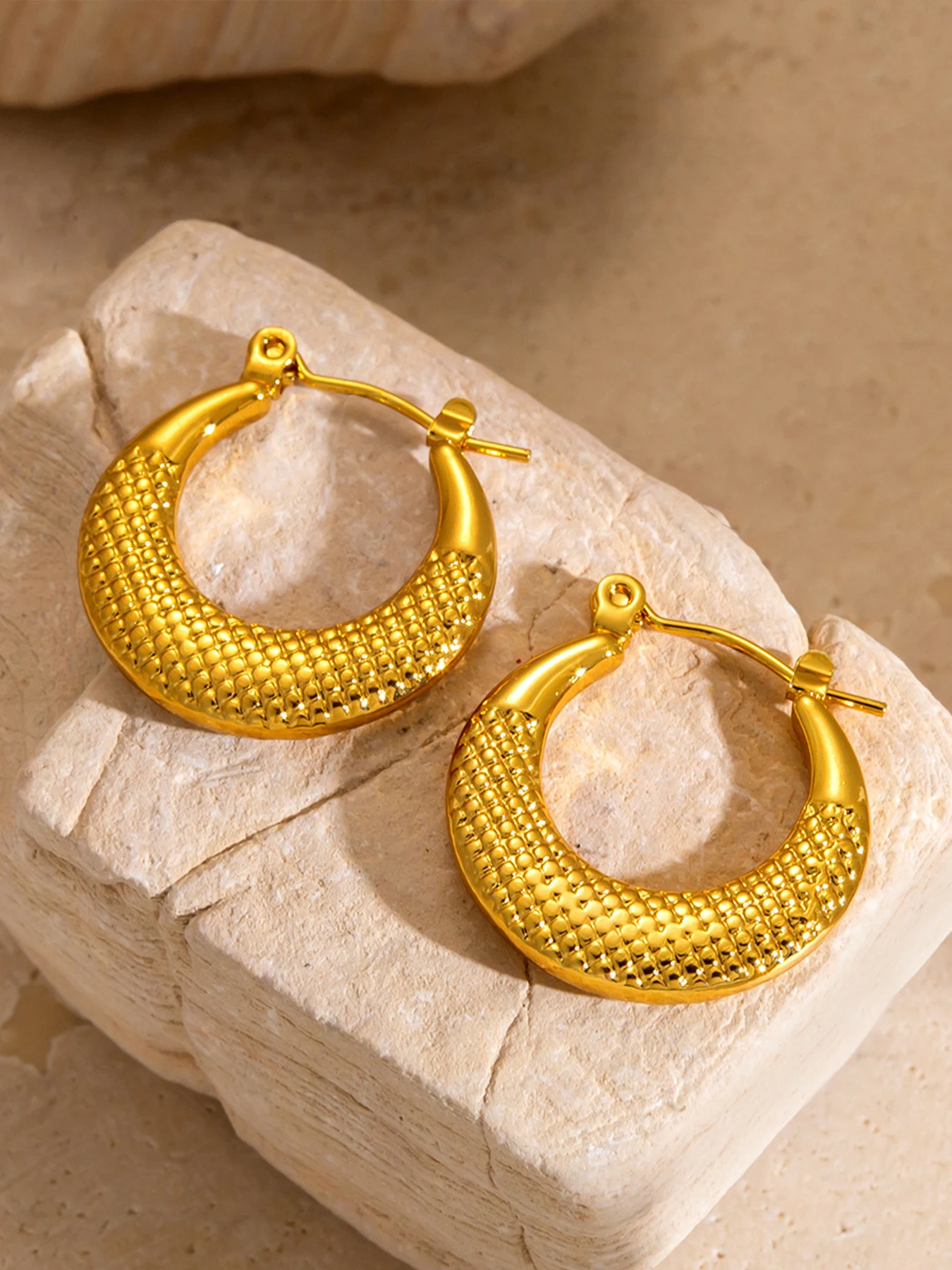 

Women's Stainless Steel Hammered Stud Earrings, Asymmetric Design, Plain Pattern, All-Season Fashion Jewelry, No Color Fading