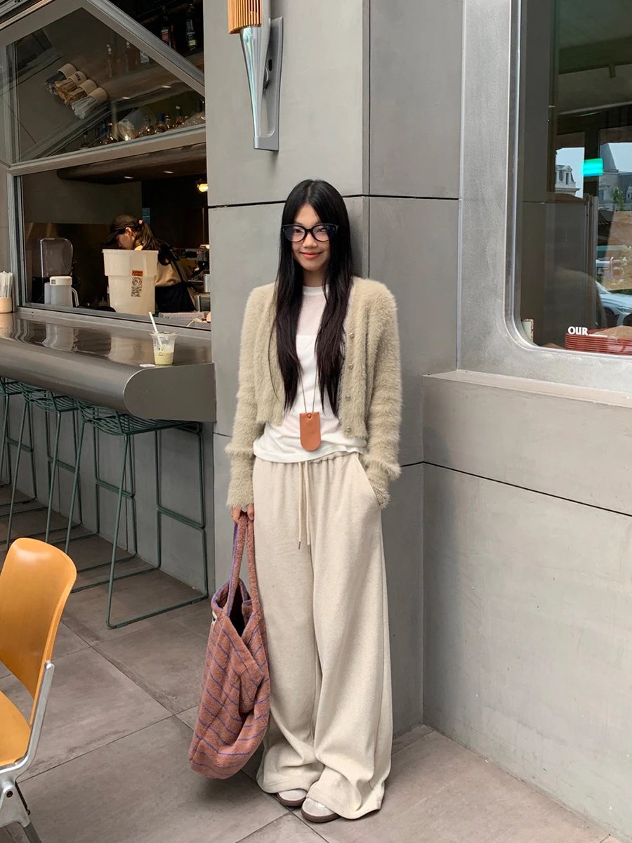 سترة نسائية محبوكة بتصميم أنيق من ريد سيليبريتي جاليري، بأكمام طويلة وتصميم قصير، مناسبة للخريف، بسيطة وعصرية للارتداء اليومي