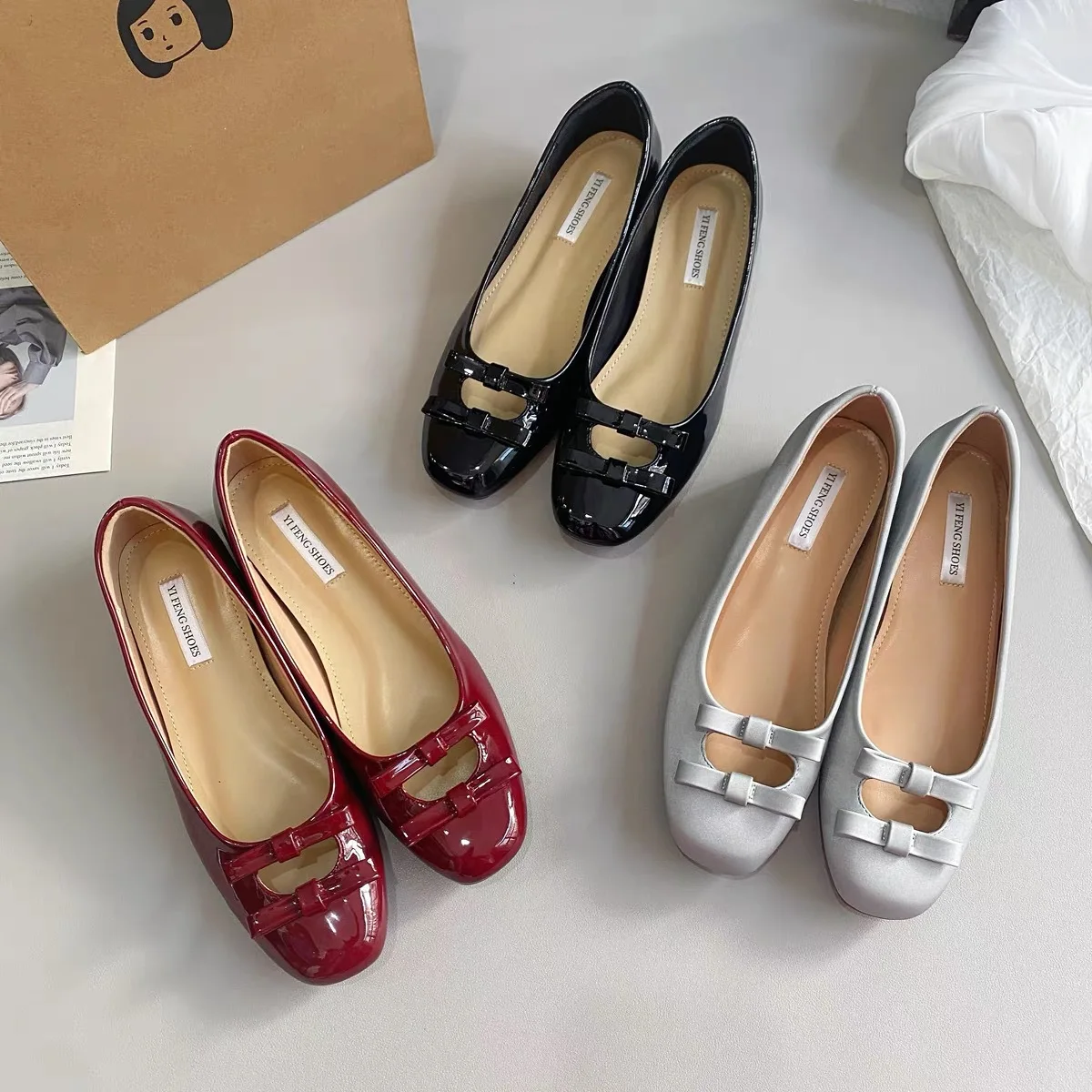 

Женские туфли без шнуровки из лакированной кожи красного/черного/серебристого цвета на высоком каблуке 5 см с квадратным носком, с вырезом и бантом на скрытом каблуке