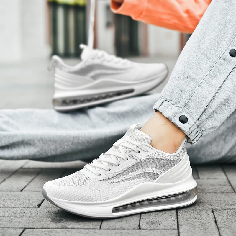 

Modern Classic: Men's Lightweight Walking Sneakers with Enhanced Flexibility