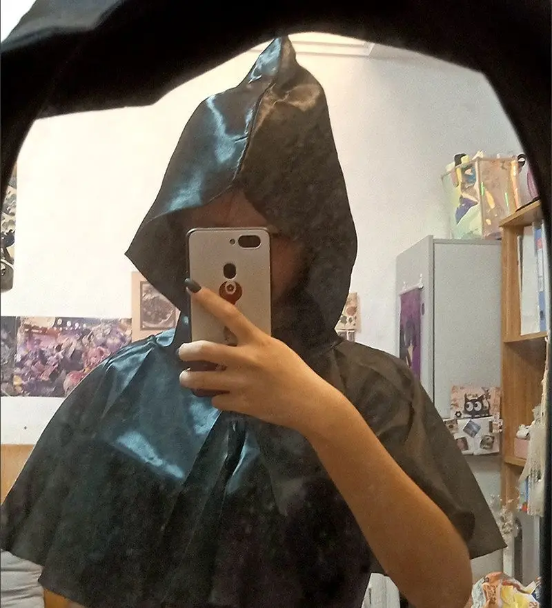 Mittelalterlicher Kapuzenumhang – Halloween-Kostüm-Schal & Cosplay-Umhang; Unisex, Kurzer Umhang für Rollenspielcharaktere (z.B. Ritter). – Detail 3