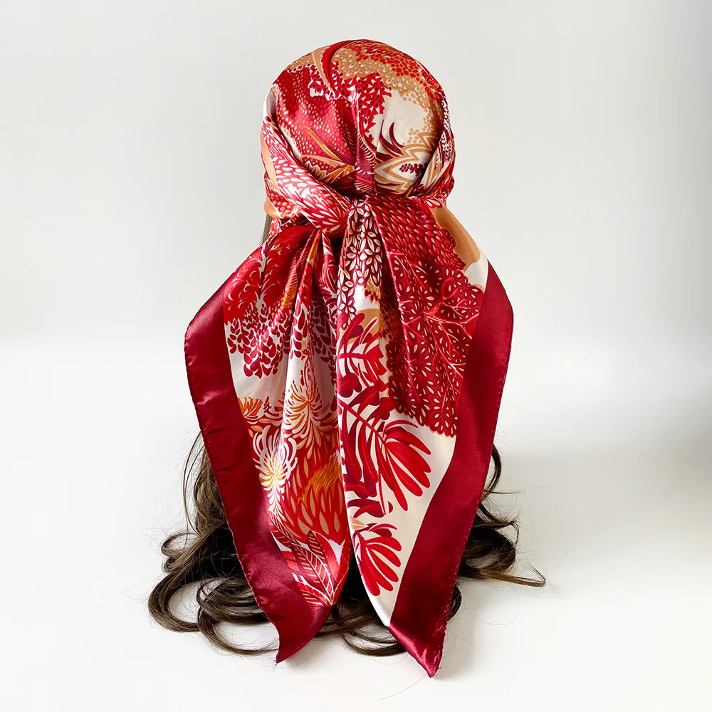 Pañuelo Seda Lujo Mujer Estampado Satinado 90x90cm - usage example