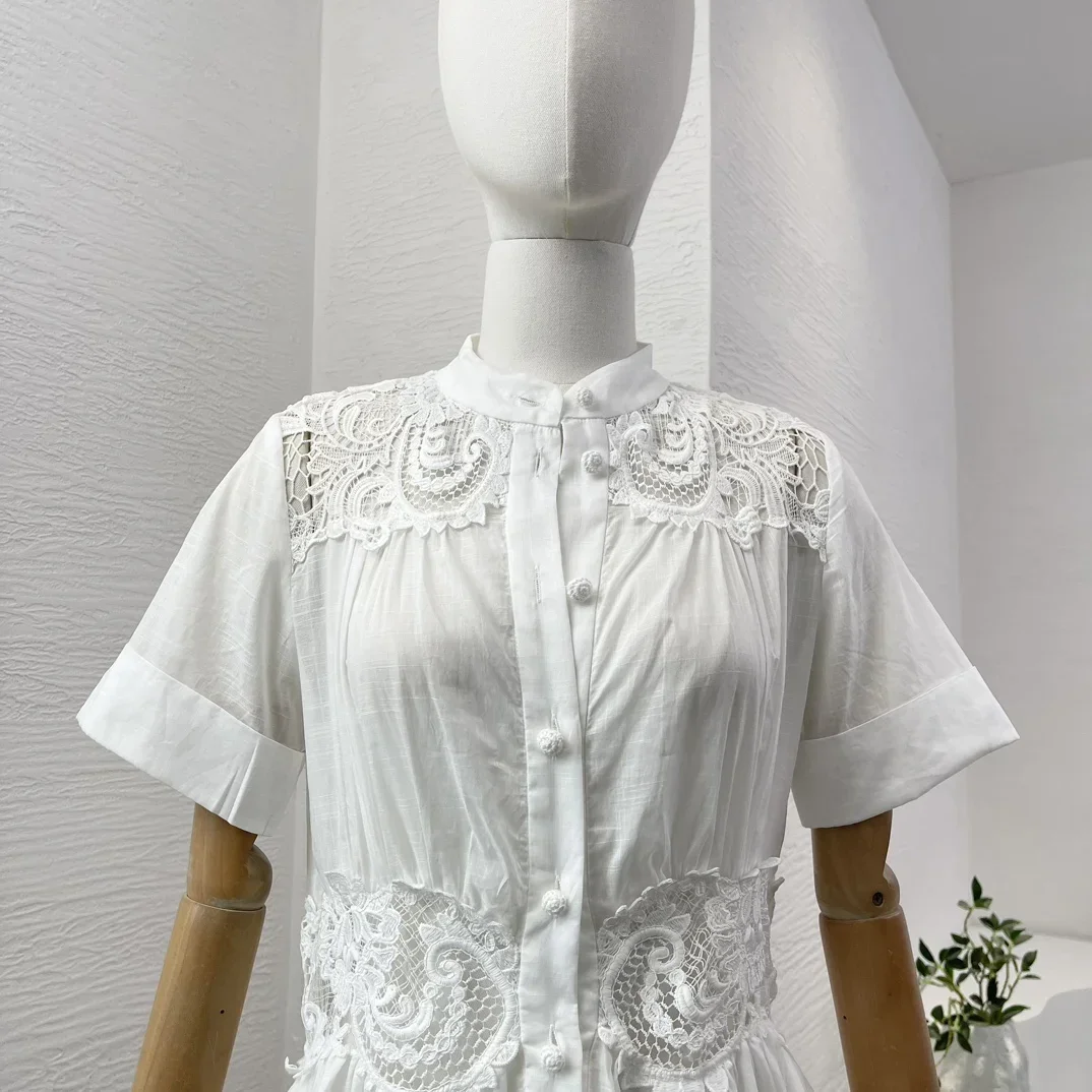 Hoge kwaliteit Elegantes witte mini-jurk met korte mouwen en kantborduurwerk