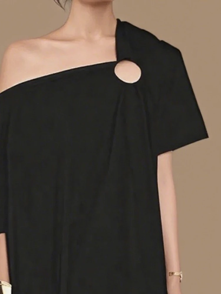 بلوزات نسائية بكتف واحد ملابس كاجوال موضة فضفاضة غير متماثلة قمصان مجوفة عصرية تي شيرت أسود بلايز أنثى