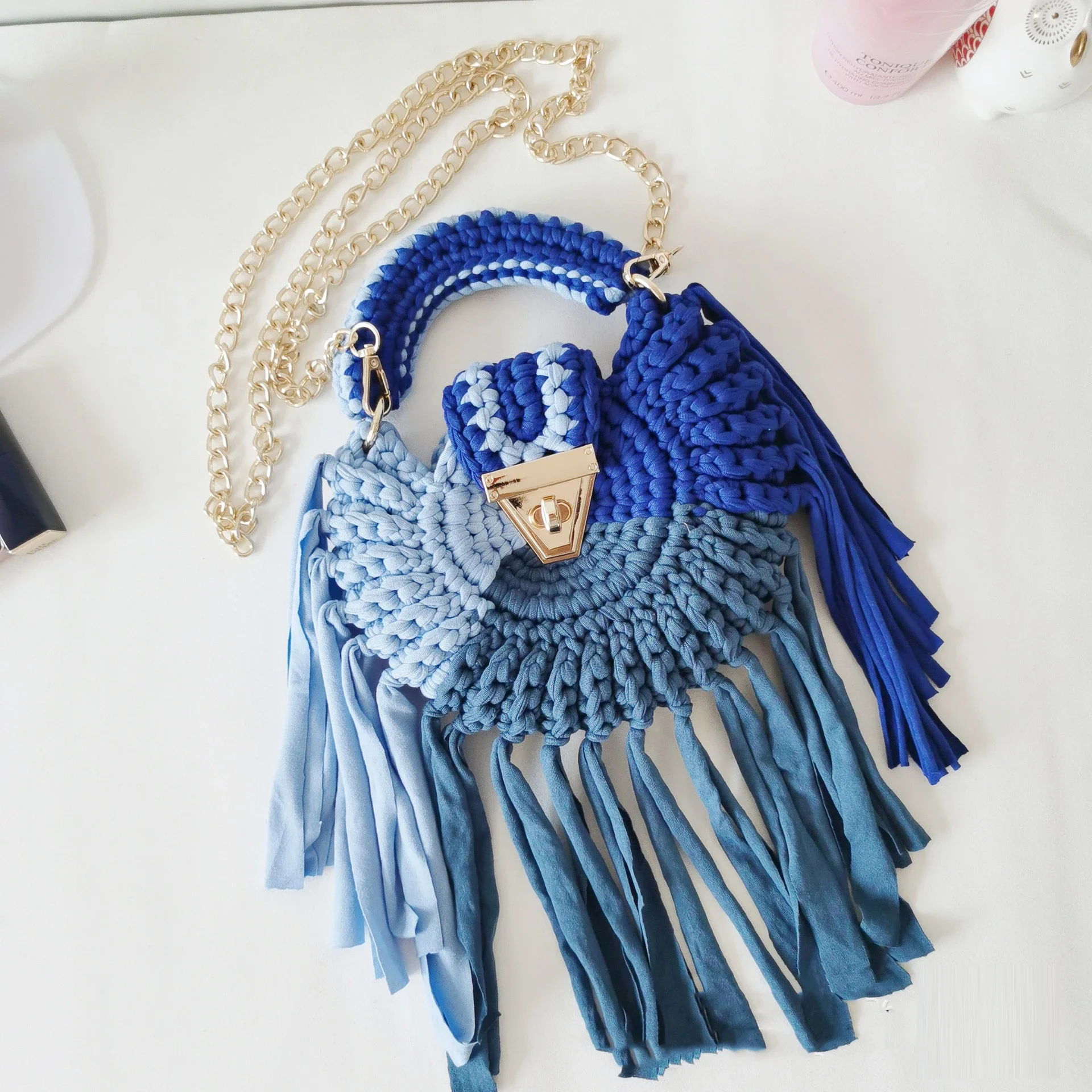 

Круглая женская сумка из веревки, вязаная крючком, тканая сумка ручной работы с кисточками, вязаная сумка через плечо в форме полумесяца для женщин, лоскутный клатч