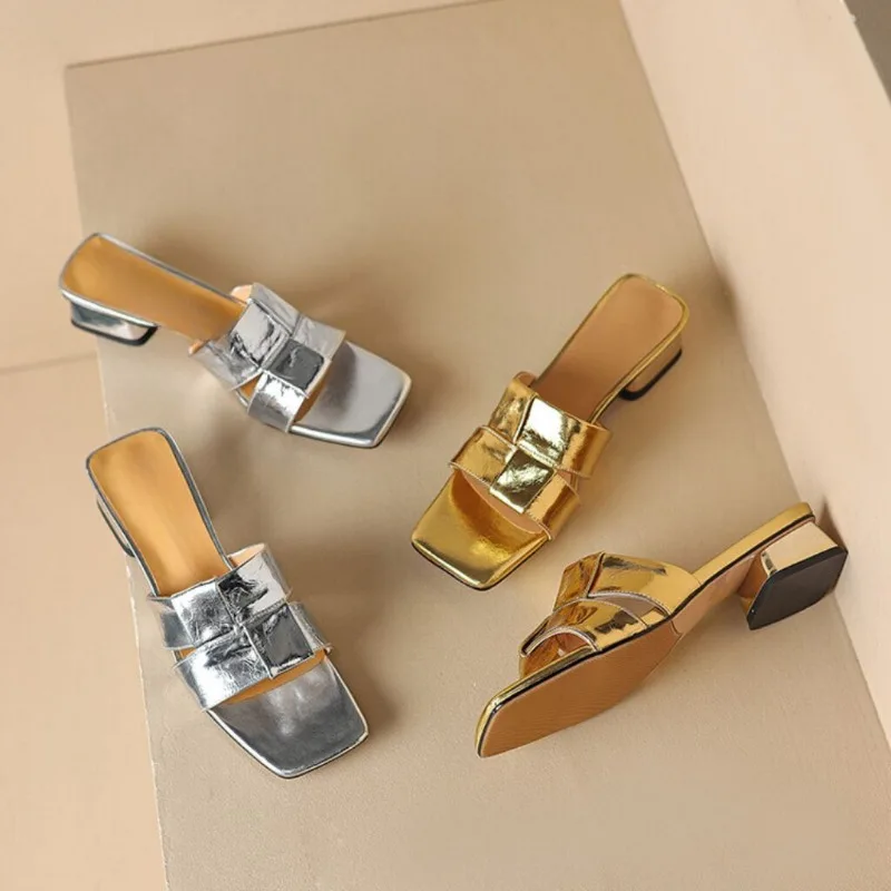 The new French fashion square toe open-toe slippers for women with woven high-end gold block heel sandals