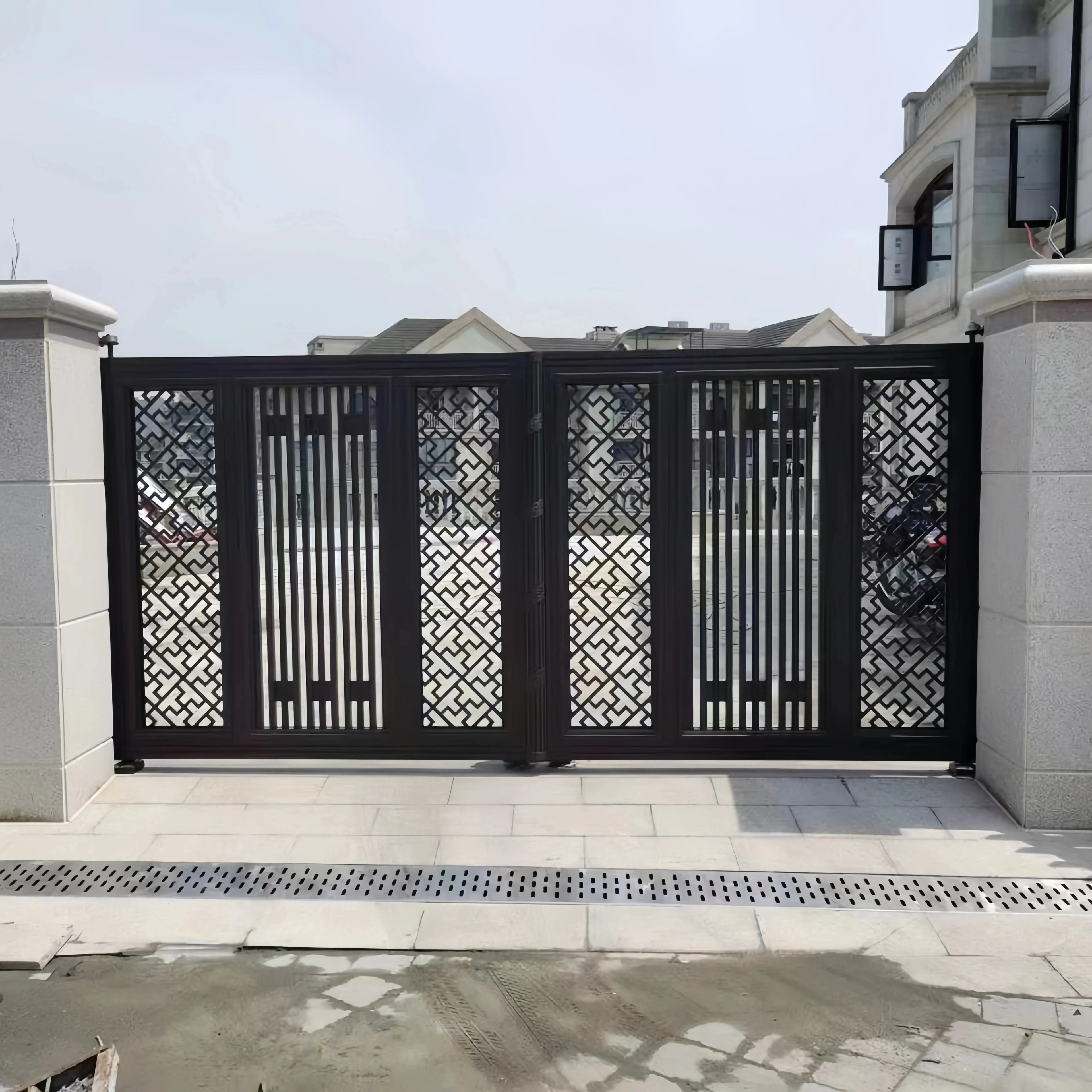 Customization Automatic Sliding Aluminum Modern Double Door Eco-Friendly & Durable Villa Courtyard Gate