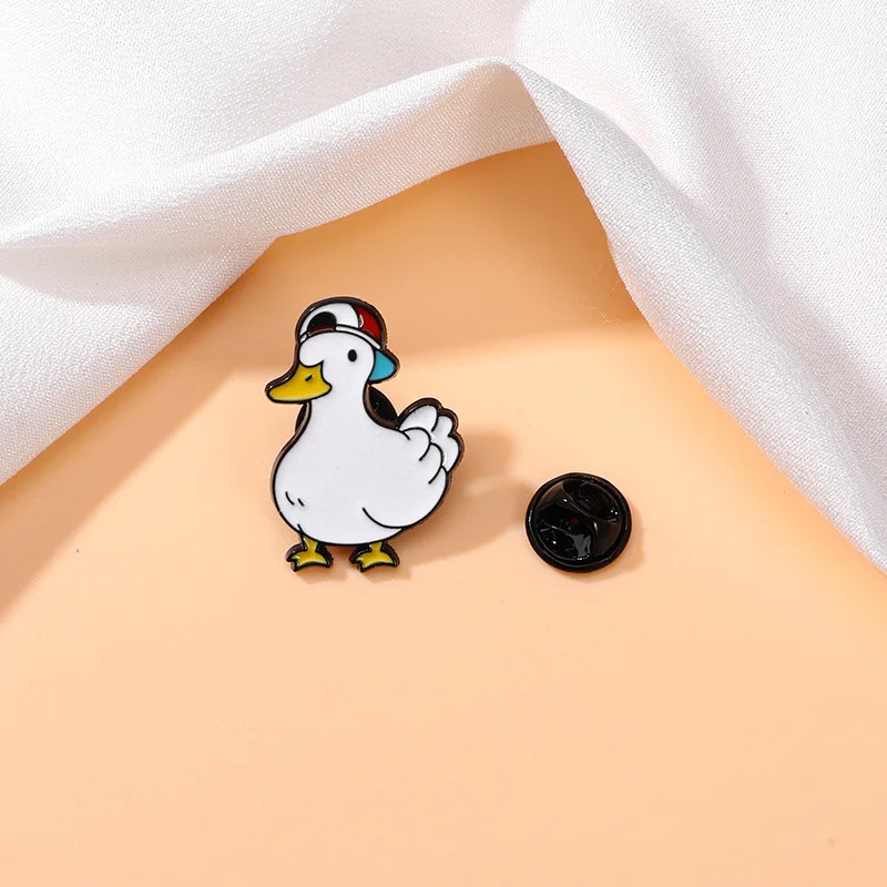 New Fashion Commute Cartoon Cute Duck Shape Alloy Enamel Brooch Pin Badge For DIY Bag Clothing Hat Scarf T-shirt Jeans Accessory
