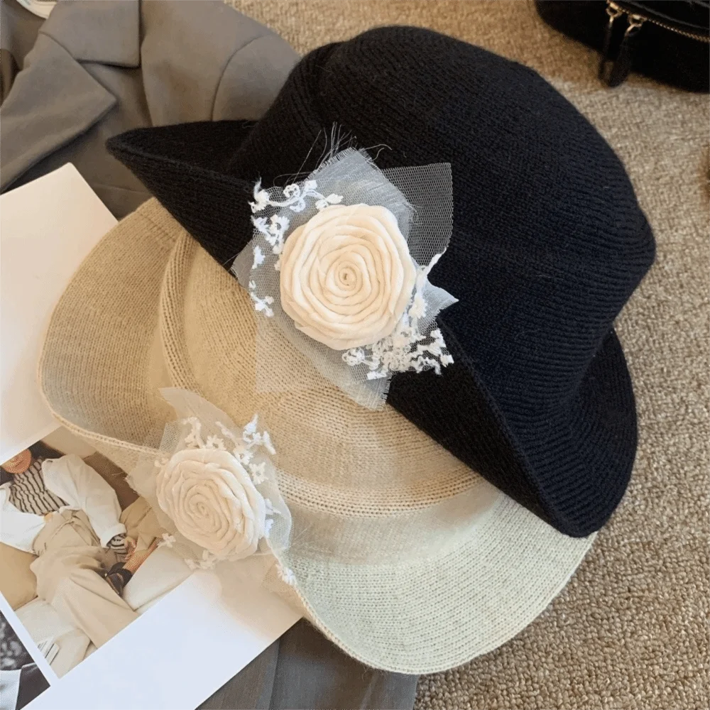 أزياء الأزهار هيبورن نمط توبر قبعة الدانتيل الصوفية السوداء محبوك قبعة مسطحة أعلى المتضخم النساء صياد قبعة الكنيسة