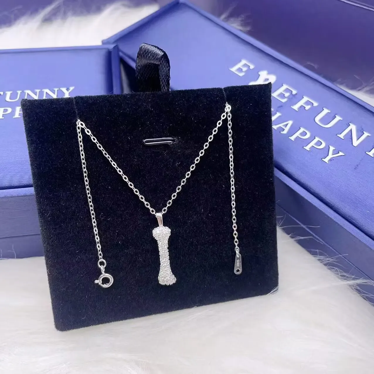 ¡Versión mejorada! El collar con colgante de hueso de plata de ley 925 todo en uno de Wang Yibo exude un dije de clavícula refinado