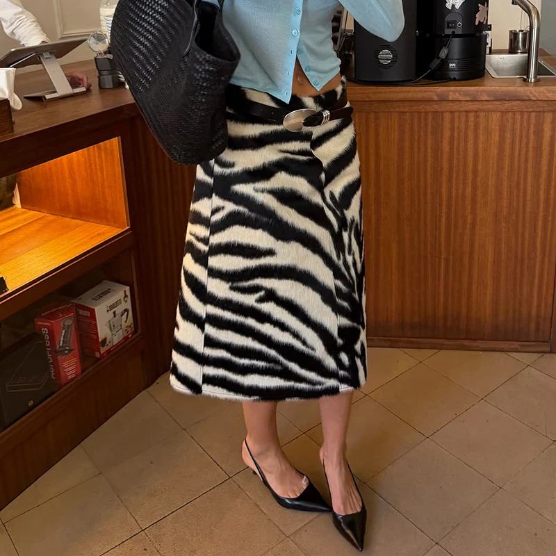TARUXY Women's Black White Zebra Print Midi Skirt High Waist A Line Plush Faux Fur Texture Animal Print Zipper Retro Y2K Street