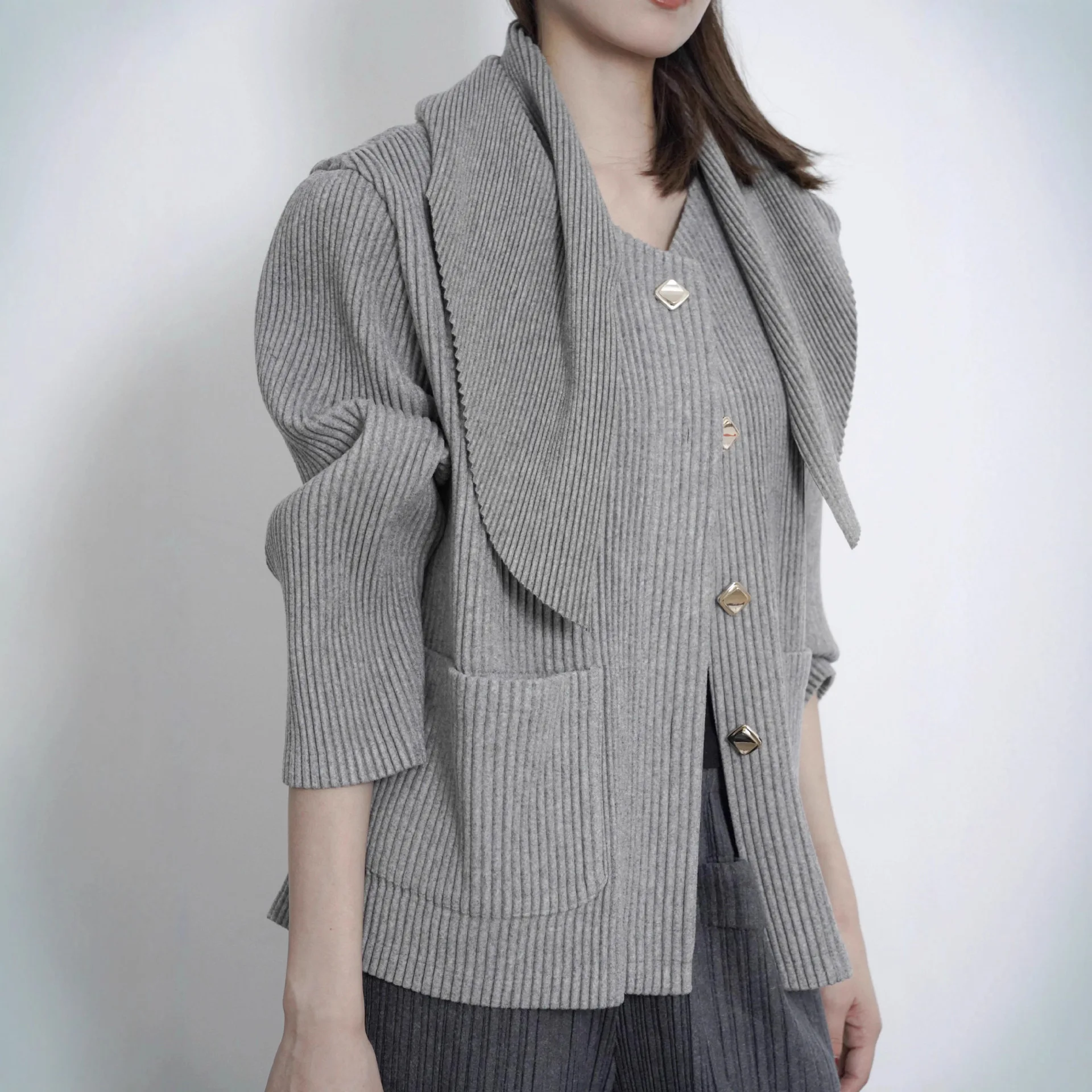 معطف صوفي مطوي مصمم من Miyake للنساء قصير للخريف والشتاء، جاكيتات سميكة جديدة ذات ياقة وشاح راقية #2