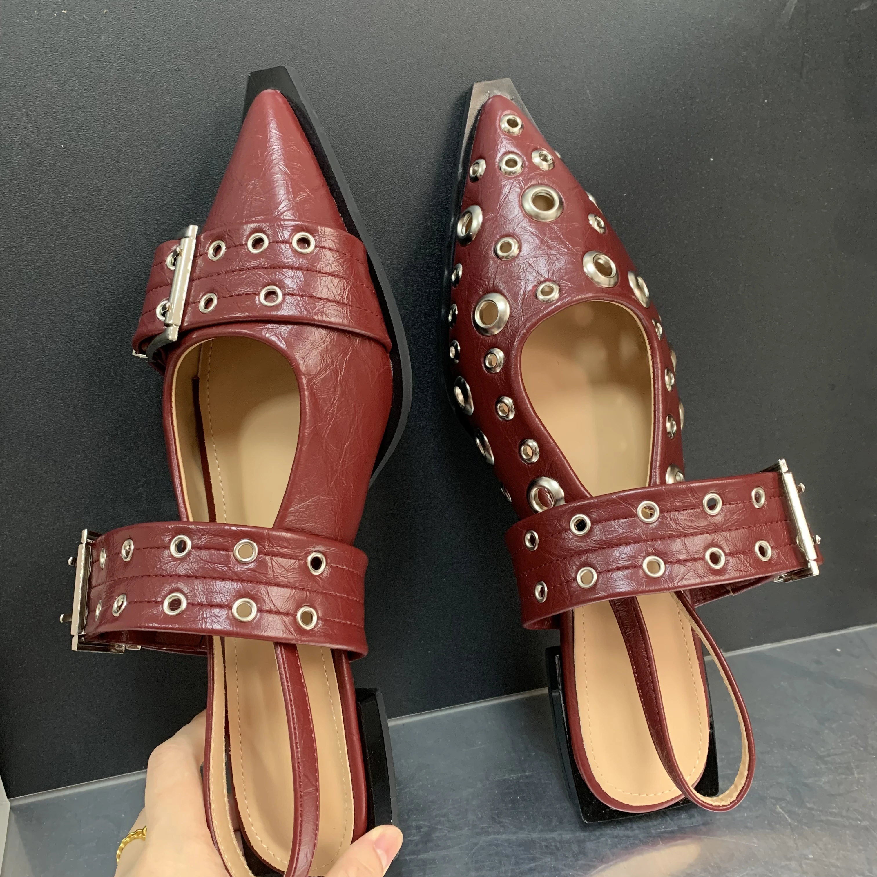 Zapatos planos de punta estrecha para mujer, sandalias transpirables de diseñador, moda de lujo, color rojo vino