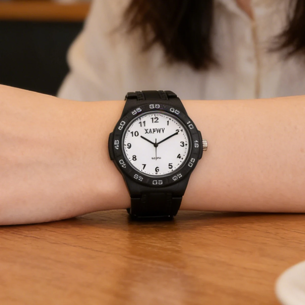 Silicone Quartz Casual Watch, Suitable for Women, Students, and Children, Fashionable and Simple, Durable and Easy to Wear view 5