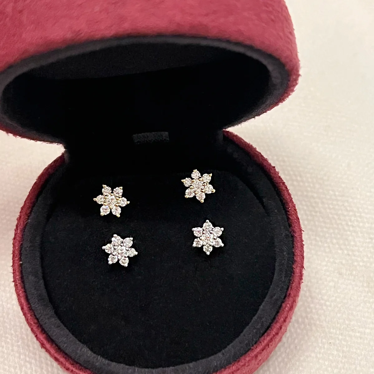 

Minimalism S925 Silver 5A Grade Zircons Snowflake Ear Stud 4/6 Prongs Gems Unisex Piercing Huggie Cuff Earrings For Men Jewelry