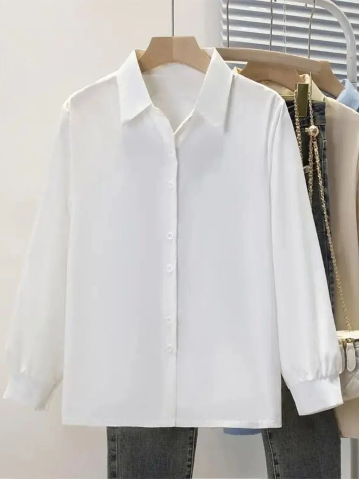 카라가 있는 루즈핏 긴팔 셔츠, 스트릿 스타일, 솔리드 컬러, 버튼업, 여성 패션 가을 컬렉션, 편안한 폴리에스터 소재