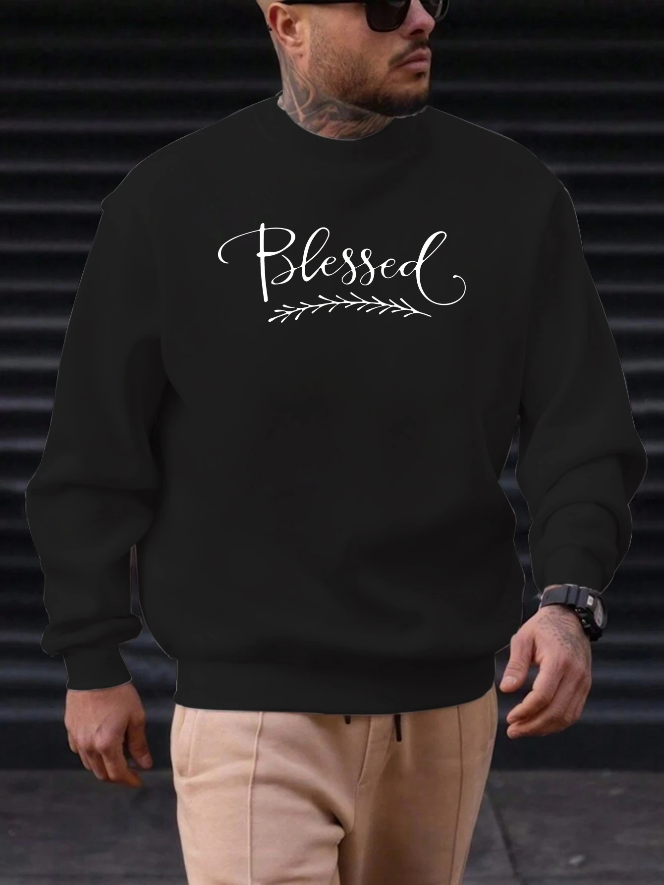 Sweater Crewneck Oversize Pria Terbaru Trendi Minimalis Elegan dengan Grafis Huruf Tulisan Tangan 'Blessed' Pakaian Kasual