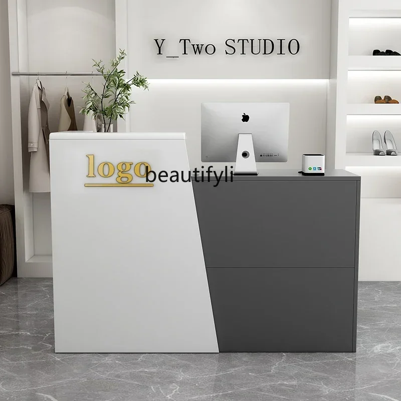 

Касса Маленькая стойка Магазин одежды Бар Парикмахерская Стол Ресепшн