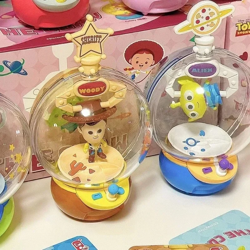 6 uds Kawaii Disney Buzz Lightyear oso fresa tres ojos Toy Story caja ciega máquina de garra caja ciega juguetes adornos regalos para niños