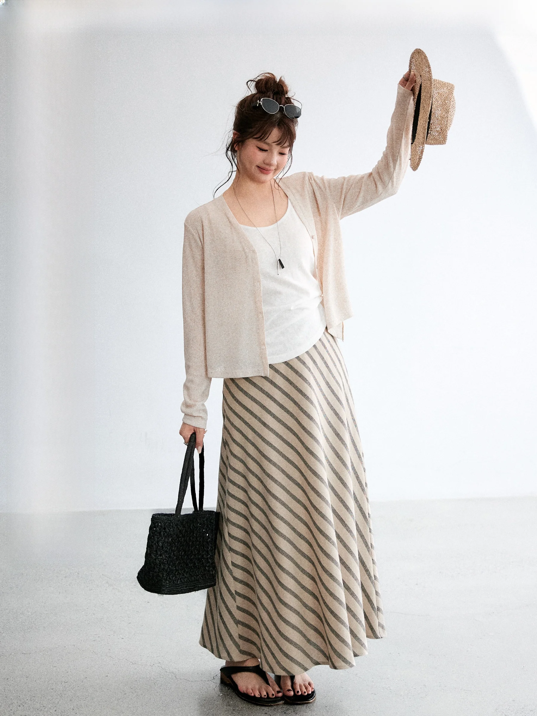 

Комплект Jiulu Studio: Вязаный кардиган, жилет и юбка больших размеров. Нежный, модный летний деловой костюм.