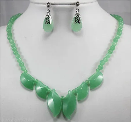 

Fine women's Lucky Beautiful light green Jade gem Necklace Earring Set