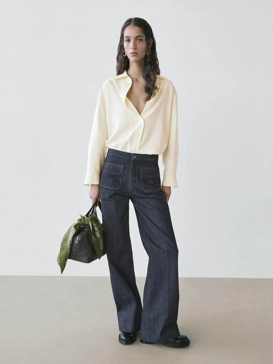 High Waist Bell Bottom Modern Retro Early Spring Casual Denim Jeans Patch Pocket Decorated Commuter Style High Waist Jeans
