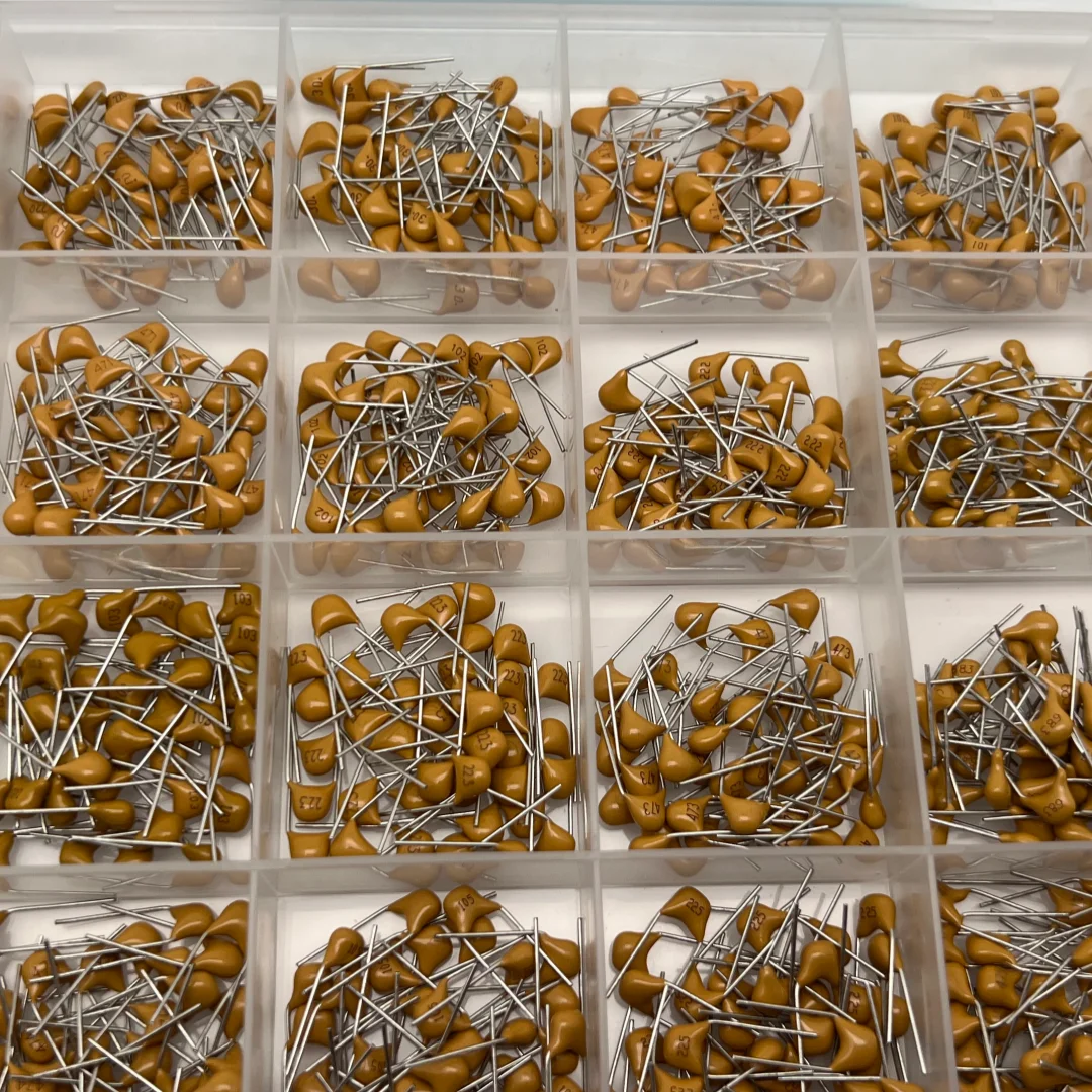 24 gängige Kombinationssets für Einzelkondensatoren, jeweils 40 Stück, insgesamt 960,50 V. – Detail 3