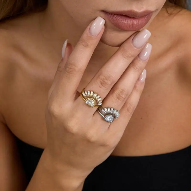 Shiny Rhinestone Ring for Women Hypoallergenic Stainless Steel Sun Layer Shaped Ring Ideal for Valentine's Day Surprise