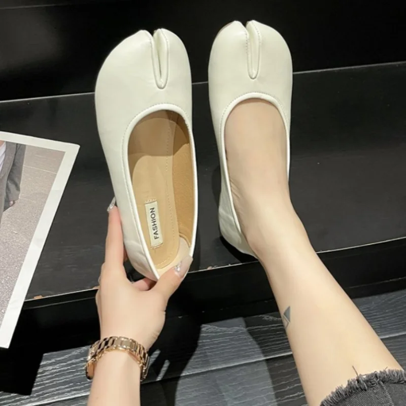 Women Flats Tabi Ninja Shoes Woman Microfiber Leather Comfy Flats Split Toe Slippers Soft Bottom Loafers 2024 New Fashion Design