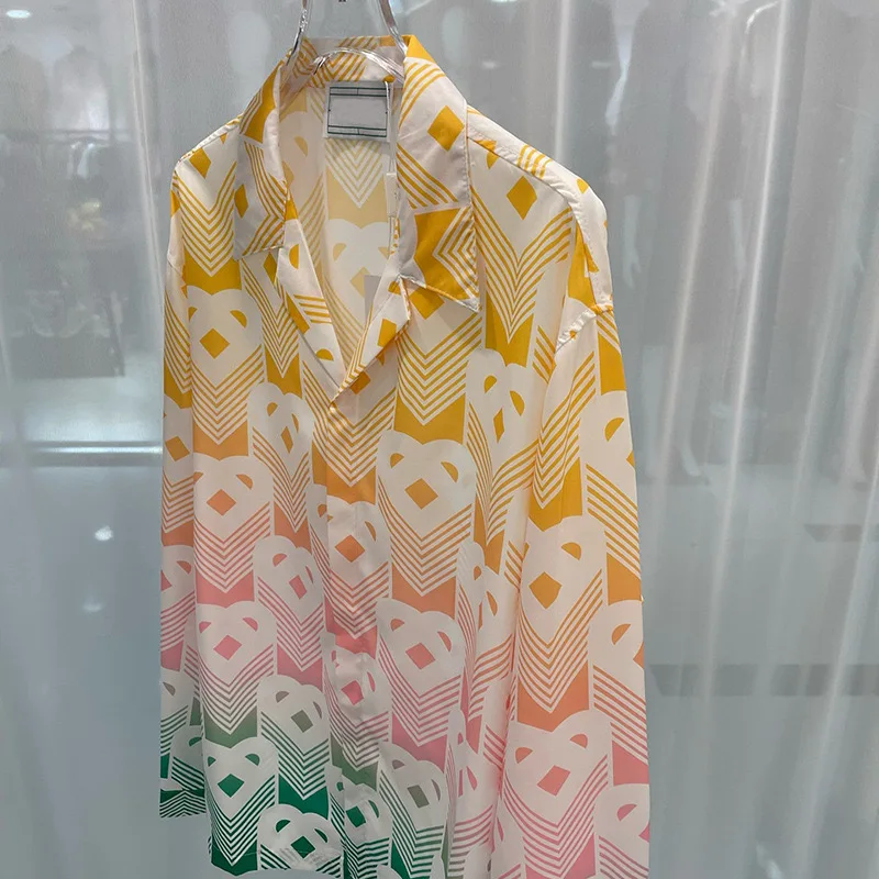 New love-printed Hawaiian retro long-sleeved shirt for men and women The fabric is comfortable breathable soft and drooping