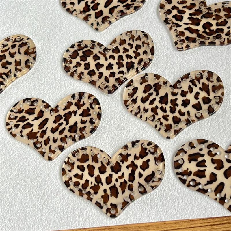 Autumn winter style 40pcs/lot color leopard pattern print cartoon hearts shape acrylic beads diy jewelry garment accessory