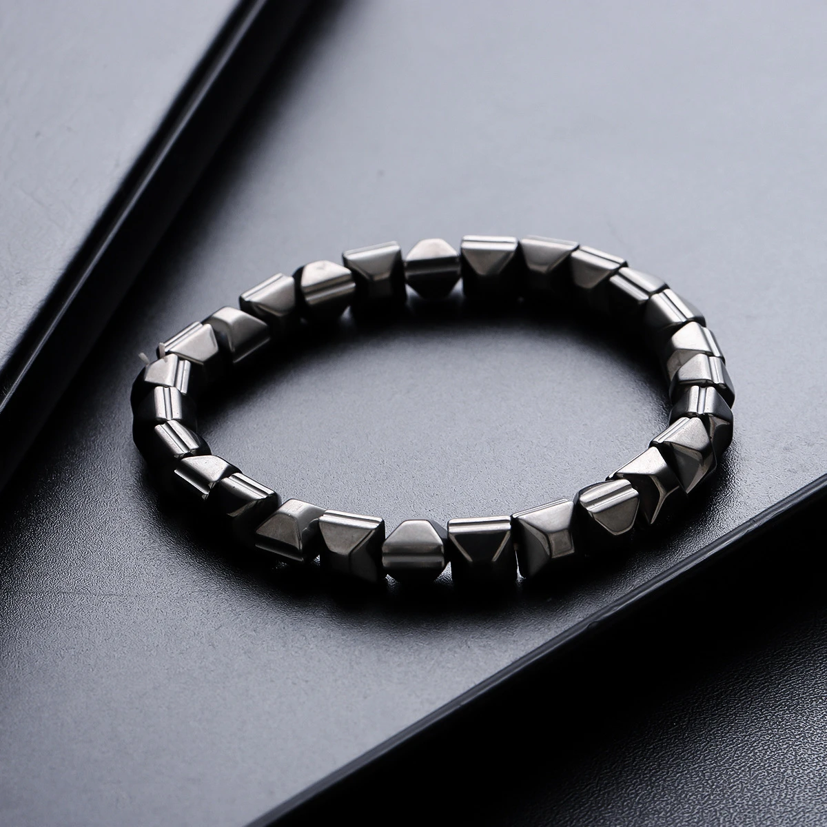 arrow bracelet Men's Bracelet Natural Stone Hematite Arrow Bead Beaded Bracelet for Vigour Protection Strength Confidence & Gro