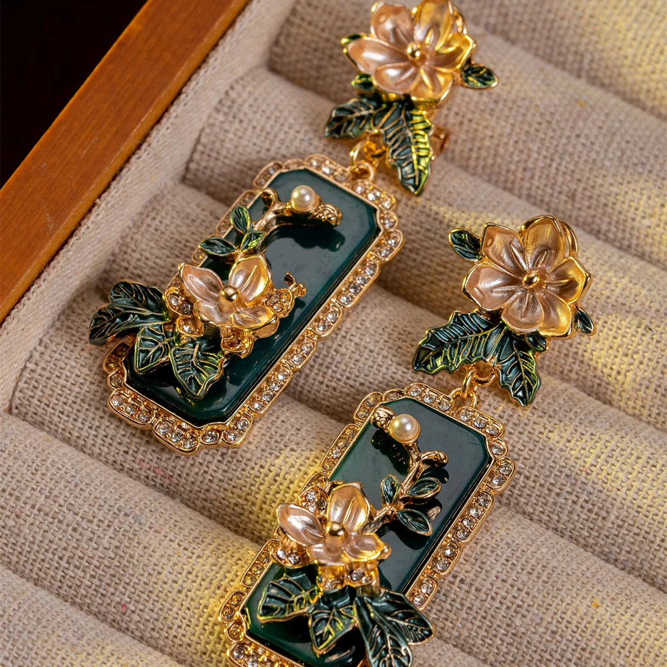 Vintage Ears Retro Aging Long Ears Chinese Heavy Industry Relief Assessed Personality Jewelry