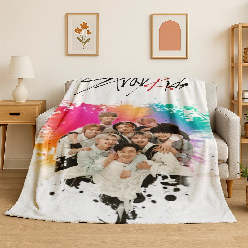 Kpop Stray Kids Music Star Flanelldecke, weiche, warme Überwurfdecke für Schlafzimmer, Wohnzimmer, Bett, Reisen, Camping, Picknick, Geschenk